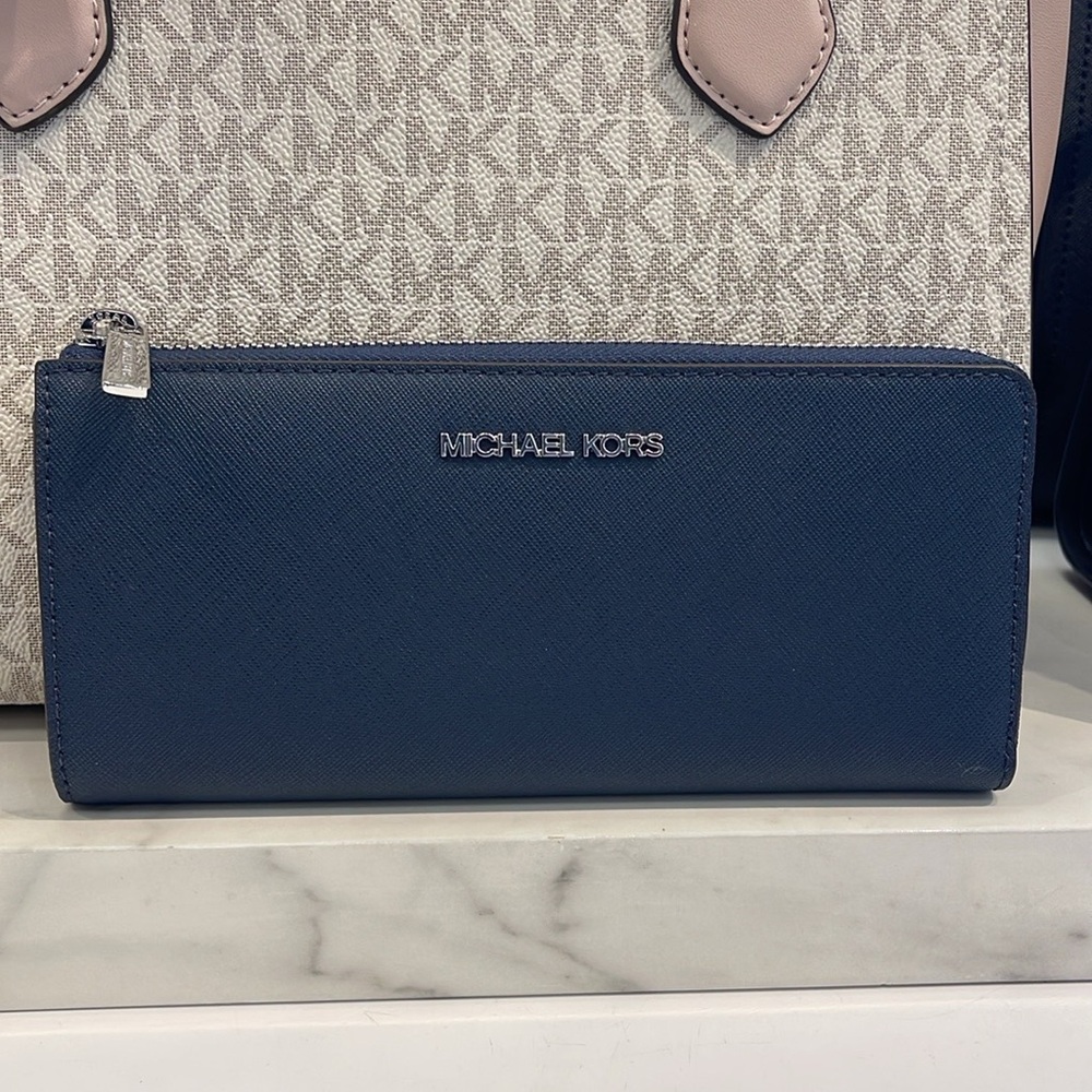 MICHAEL KORS Jet Set Travel Large Saffiano Leather Quarter-Zip Wallet
Navy 
NWT - Picture 4 of 16